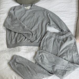 ALO Yoga Gray Sweatshirt & Sweatpants set